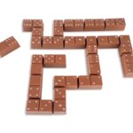 Krabička s 18ks čokoládových mliečnych DOMINO kociek
