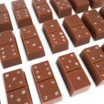 Krabička s 18ks čokoládových mliečnych DOMINO kociek